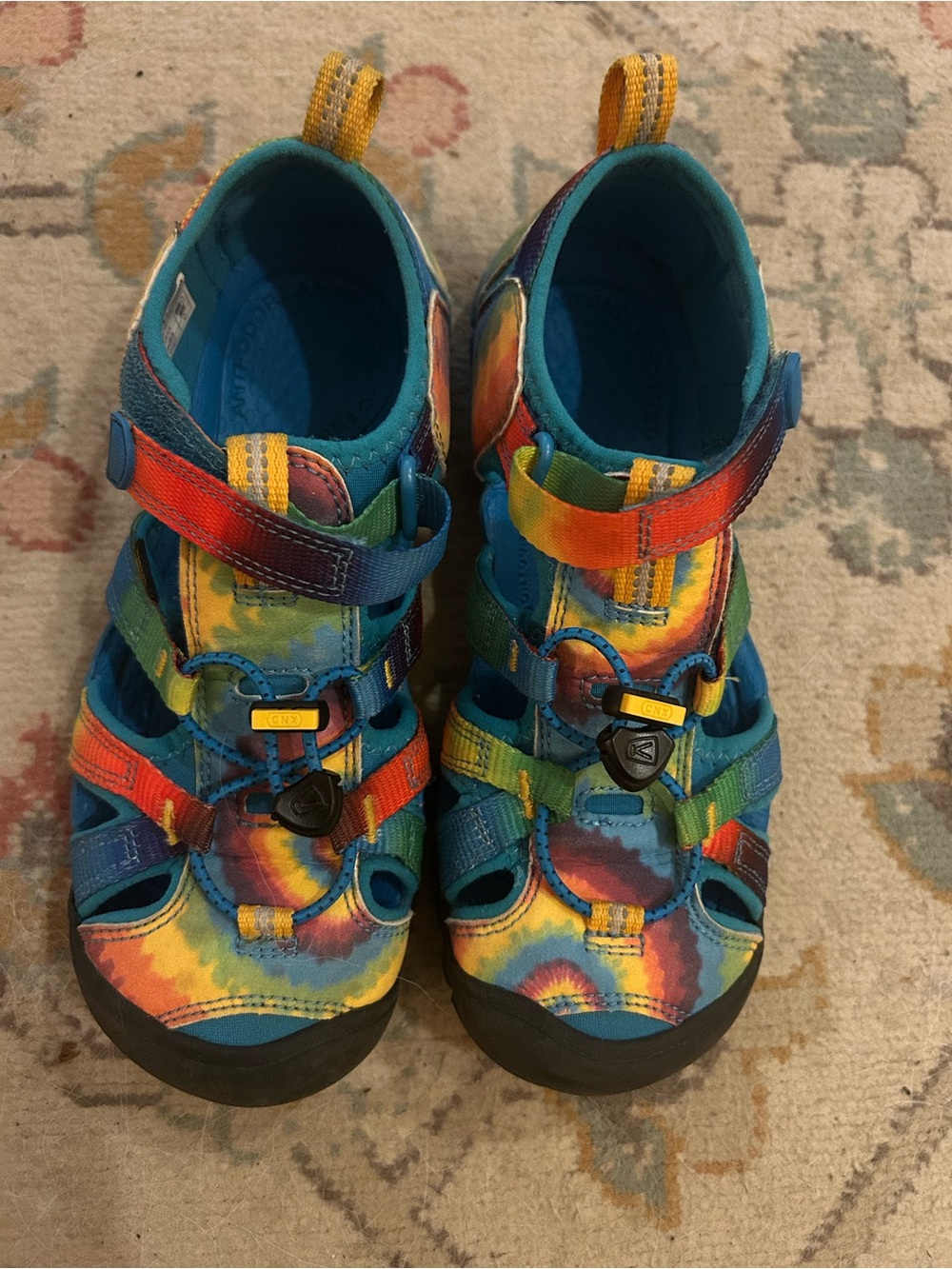 Keen Boy’s Sz 4 Tie Dye Patterned Black & Blue Soled Outdoorsy Sandals/Shoes